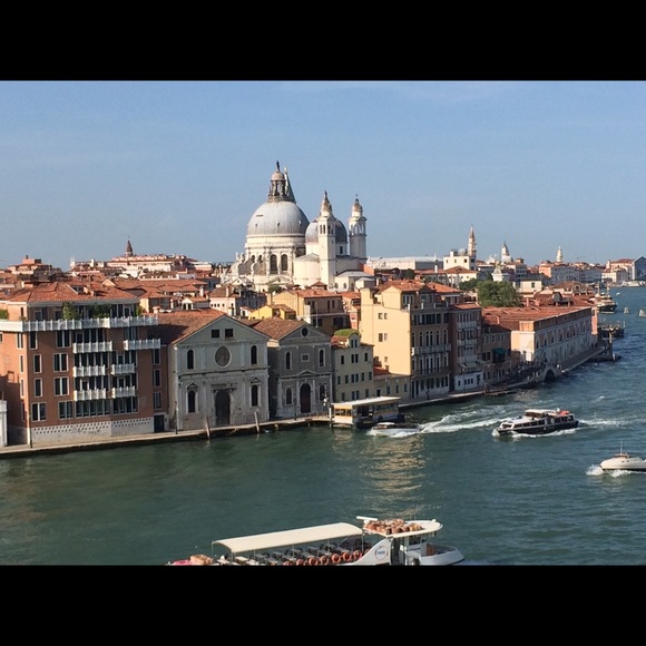 Meet your Posher, Chloe - Tina & growing team:) - Picture 7 of 9